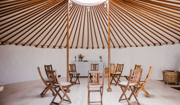 Yurt binnen